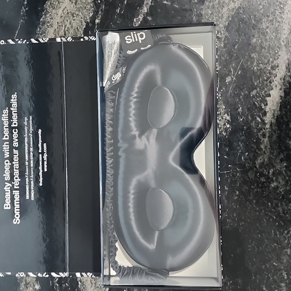 Slip lovely lashes contour sleep mask upc# 810046980804 - Picture 2 of 3